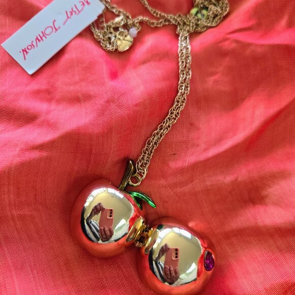Betsy Johnson GOLD APPLE NECKLACE - Picture 8 of 12